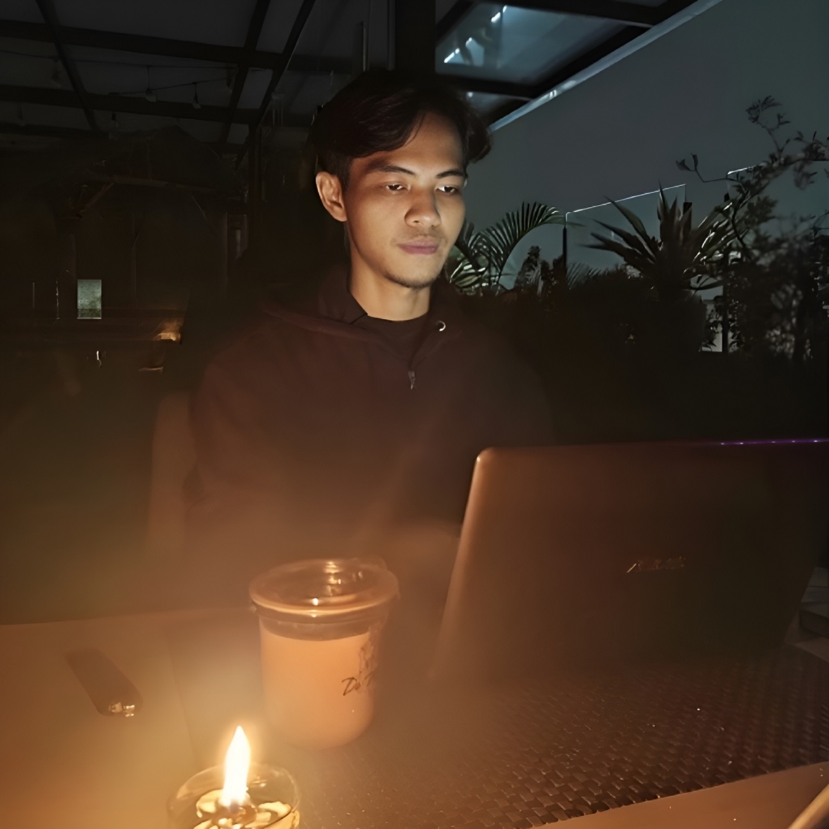 Fokus pada penguatan keamanan teknologi untuk memastikan kinerja yang optimal dan aman.